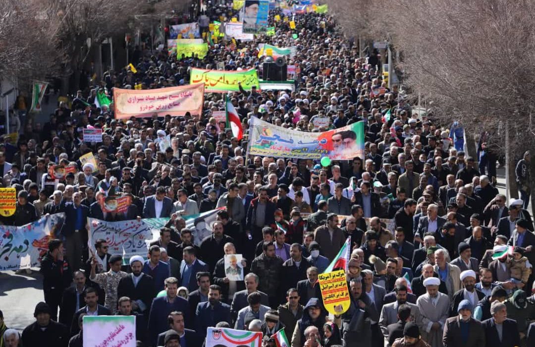 خروش مردم فولادشهر در راهپیمایی ۲۲ بهمن تجلی تداوم راه انقلاب را به نمایش گذاشت