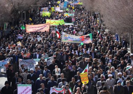 خروش مردم فولادشهر در راهپیمایی ۲۲ بهمن تجلی تداوم راه انقلاب را به نمایش گذاشت