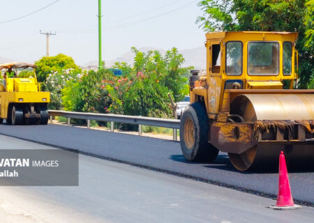 عملیات اجرای بخش باقی مانده از آسفالت کمربندی حجت‌الاسلام حسینی+ فیلم