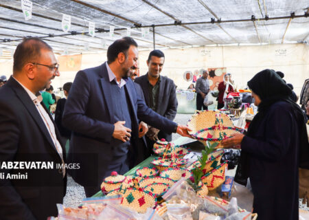 بازدید فرماندار و امام جمعه شهرستان لنجان از سومین جشنواره بِه باغبادران