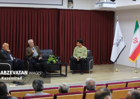 نشست صمیمی پیشکسوتان و معتمدمین خطه طلایی ایران در فرهنگخانه